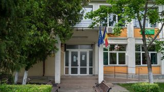 O elevă a unui liceu din Capitală a căzut de la etajul unu