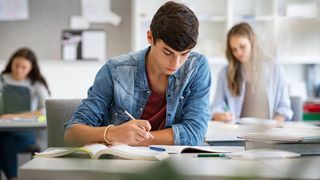 Subiecte Rom&acirc;nă simulare BAC 2023.