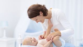 Îngrijirea pielii bebelușului: sfaturi utile și produse recomandate