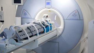 VIDEO- O femeie din Craiova s-a ales cu o arsură la umăr după o examinare RMN