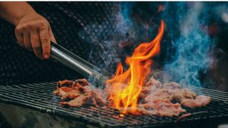 Vrei să ții o petrecere la tine în curte? Uite 7 sfaturi pentru distracție garantată!