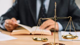 Rolul avocatului în sistemul juridic: De la reprezentare și consiliere la aplicarea și interpretarea legilor