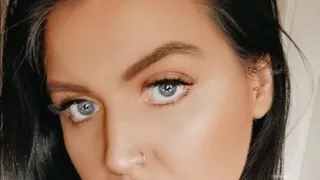 Curtea Supremă din oraș a auzit că Wright s-a întors ulterior la adresă și a apucat-o de păr pe femeie, a târât-o pe podea și a scuipat-o