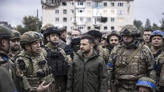 Volodimir Zelenski - prezent în prima linie pe front, pentru a-i sprijini pe ucraineni