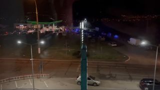 FOTO - Un bărbat a tras focuri de armă într-o benzinărie din Chișinău. Imaginile incidentului au fost postate pe rețelele sociale