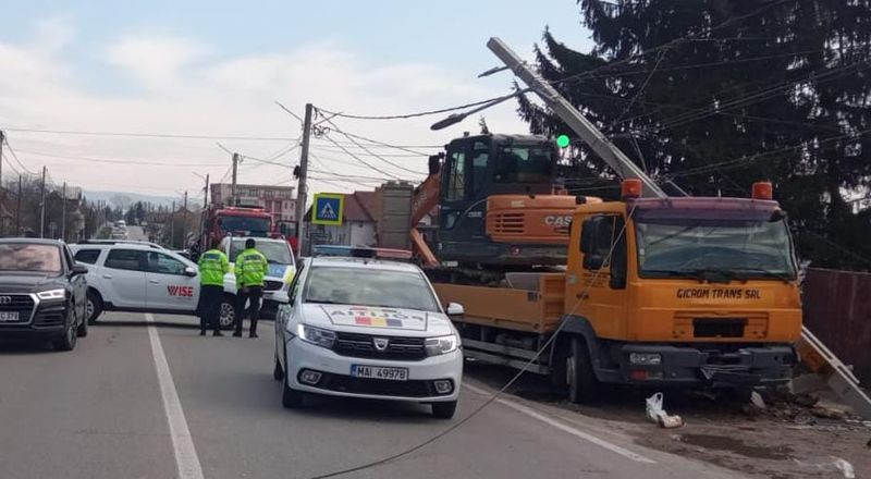 FOTO/VIDEO - Un pieton de 91 de ani a murit, după ce a fost lovit de un camion pe o trecere de pietoni din Vâlcea