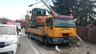 FOTO/VIDEO - Un pieton de 91 de ani a murit, după ce a fost lovit de un camion pe o trecere de pietoni din V&acirc;lcea