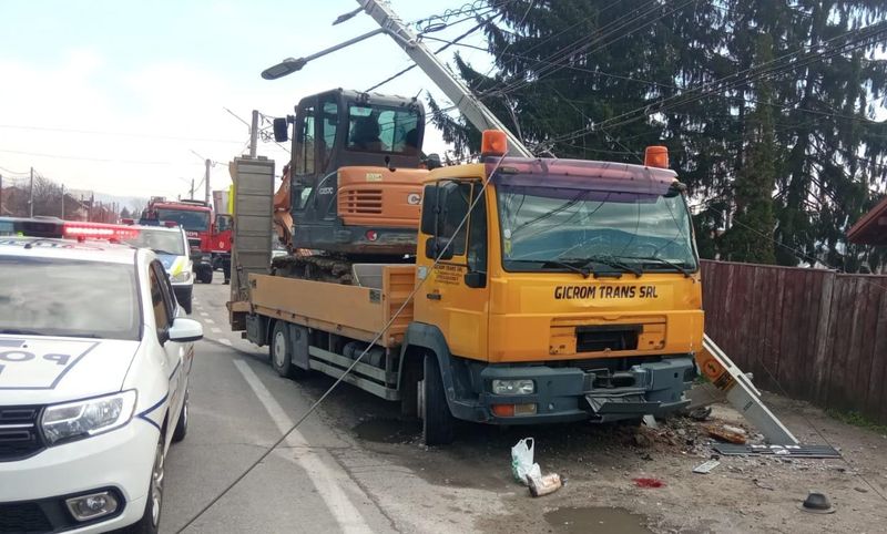 FOTO/VIDEO - Un pieton de 91 de ani a murit, după ce a fost lovit de un camion pe o trecere de pietoni din Vâlcea
