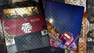 VIDEO- Accidentele feroviare se țin lanț! Un TIR încărcat cu lemne s-a răsturnat, după ce a fost lovit de un tren cu călători