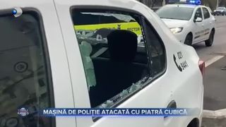 Mașină de poliție atacată cu piatră cubică
