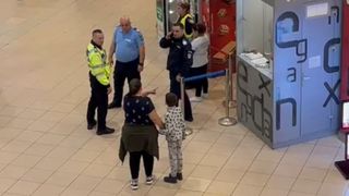 Ea este femeia care a încercat să-și ia viața într-o toaletă din Aeroportul Otopeni