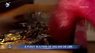 A furat bijuterii de 400.000 de lire