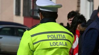 VIDEO - Sute de amenzi date de polițiștii locali din B&acirc;rlad au fost anulate din cauza scrisului indescifrabil