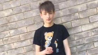 Poliția din West Yorkshire a lansat o anchetă pentru crimă și spune că trei suspecți aflați într-un alt vehicul sunt responsabili