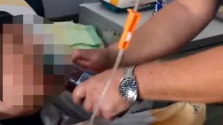 Revoltător! Scene de coșmar au apărut după ce pacienții din Spitalul Județean Reșița sunt nevoiți să-și facă singuri curat &icirc;n saloane