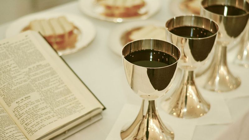 Când trebuie să te împărtășești înainte de Paște? Sfatul preoților!