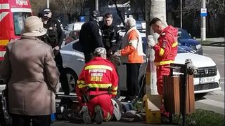 Un bărbat a decedat în centrul Bacăului. El s-a prăbușit pe trotuar