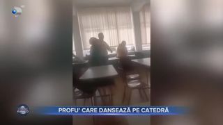 Profu care dansează pe catedră