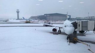 VIDEO - Trei zboruri au fost anulate din cauza condițiilor meteo nefavorabile