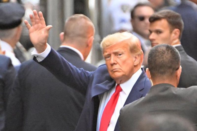 Donald Trump, oficial sub arest