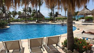 Un polițist a auzit &icirc;mpușcături &icirc;n timp ce se afla &icirc;ntr-o sală de sport din apropiere, &icirc;n jurul orei locale 10.00.