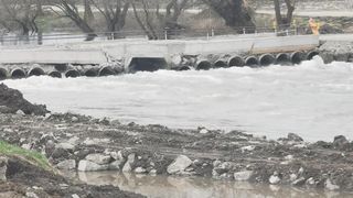 VIDEO - Podul din Bonțida, inaugurat de 3 zile, a crăpat