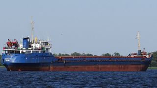 O navă care se îndrepta către Ucraina s-a scufundat, iar nouă persoane au dispărut