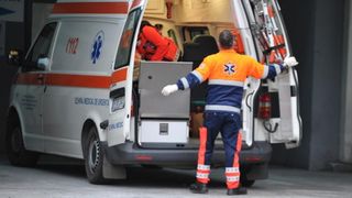 O persoană a căzut de la înălțime în incinta unei societăți comerciale