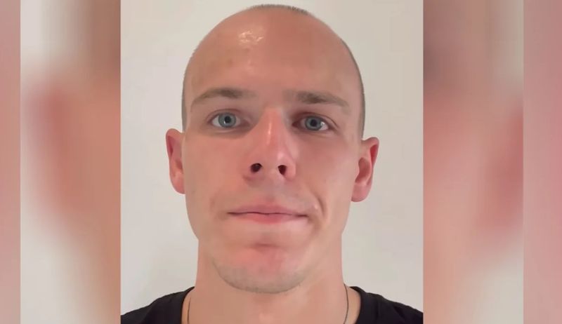 Turistul postase pe Instagram o fotografie, dezbrăcat de la brâu în jos, pe Muntele Agung, cel mai înalt vârf din Bali și un sit religios sacru