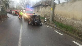 O t&acirc;nără de 19 ani s-a stins din viață &icirc;n urma unui accident pe ATV. Cei doi s-au &icirc;nfipt direct &icirc;ntr-un st&acirc;lp de beton