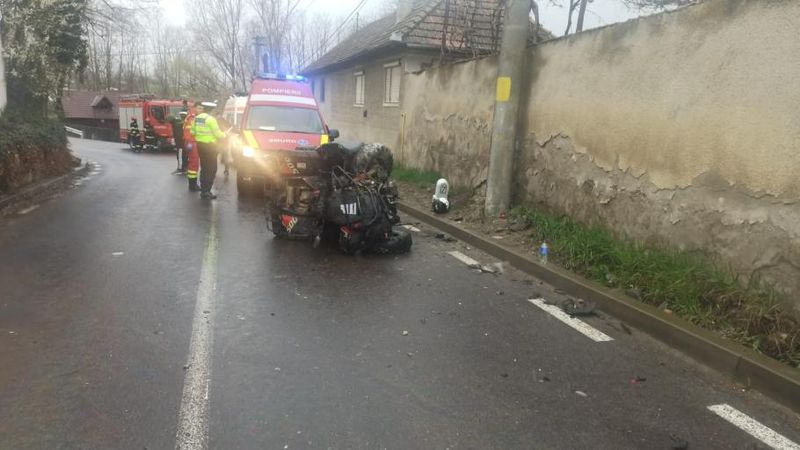 O tânără de 19 ani s-a stins din viață în urma unui accident pe ATV. Cei doi s-au înfipt direct într-un stâlp de beton