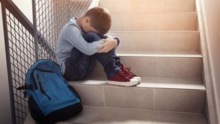 VIDEO: Un elev din Argeș a fost bătut de mai multe colege. Polițiștii au deschis o anchetă