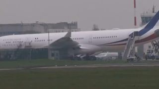 Avionul în care se afla președintele Franței, Emanuel Macron.