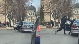 VIDEO | Bătaie ca-n filme între un pieton și un șofer, chiar în fața unei catedrale