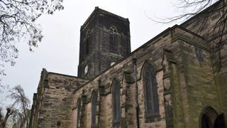 Se presupune că victima a fost urmărită de suspectul &icirc;n v&acirc;rstă de 20 de ani și &icirc;njunghiată &icirc;n abdomen la Biserica Sf&acirc;ntul Ștefan din Sneiton, Nottinghamshire