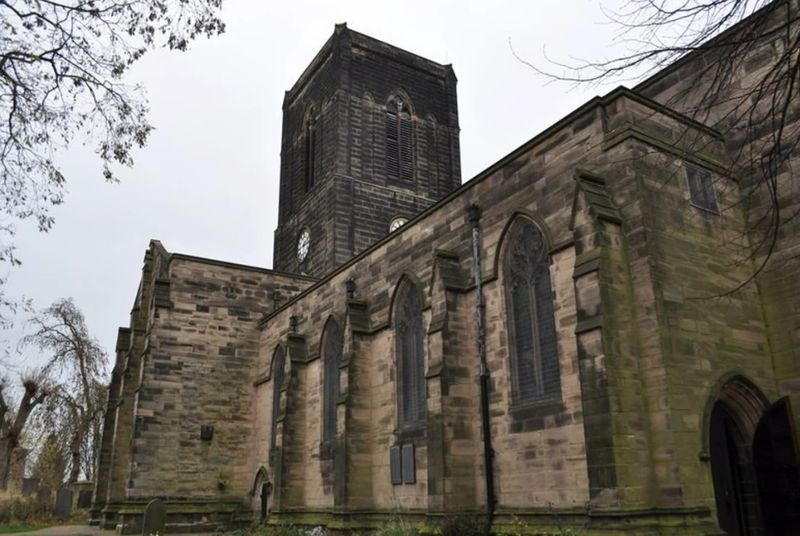 Se presupune că victima a fost urmărită de suspectul în vârstă de 20 de ani și înjunghiată în abdomen la Biserica Sfântul Ștefan din Sneiton, Nottinghamshire