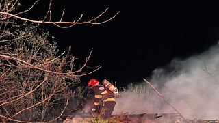 O femeie și-a pierdut viața într-un incendiu violent