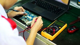 Senzori de umiditate a solului: Cum funcționează și de ce ar trebui să &icirc;i folosesc?