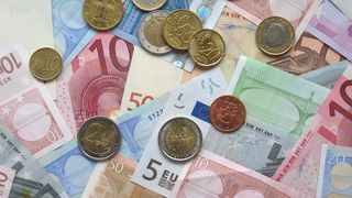 Curs valutar BNR, 11 aprilie 2023. La cât a ajuns un euro la casele de schimb?