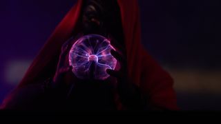 VIDEO - Clarvăzătoarea din Italia, care susținea că statuia Maicii Domnului plânge cu lacrimi de sânge, ar fi fugit în România după ce, în urma analizelor, s-a descoperit că sângele provine de la un porc