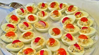 Ouă umplute pentru Paște 2023. Sunt savuroase și ușor de pregătit pentru aperitivul din ziua de sărbătoare