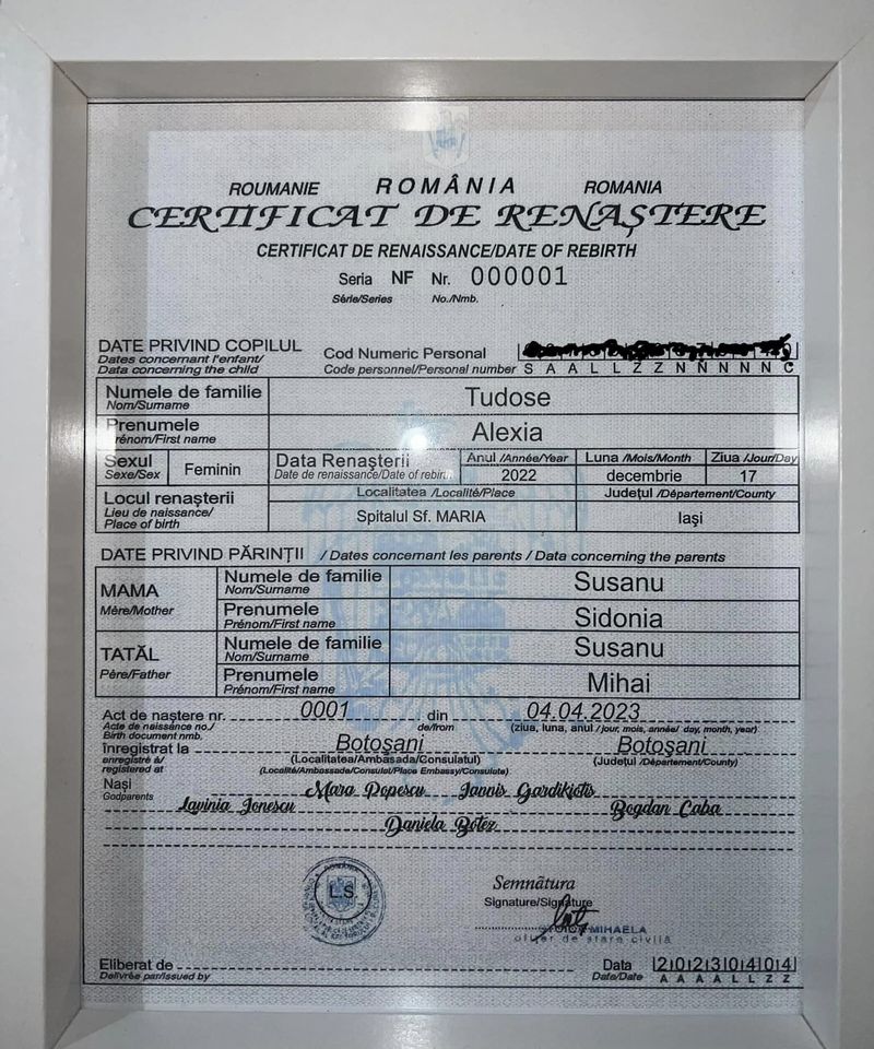 Alexia, adolescenta de 15 ani cu braţele replantate, şi-a trecut "îngerul" pe certificatul de "renaştere": „Ești simbolul triumfului vieţii"