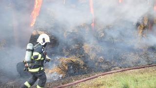 Incendiu la o fermă din Vâlcea. Pompierii au intervenit