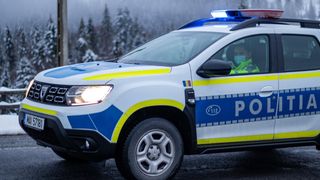 O angajat MApn a lovit cu maşina un biciclist şi a fugit de la locul accidentului. Femeia avea o alcoolemie record