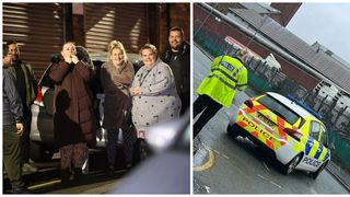 Bărbatul &icirc;mbrăcat &icirc;n albastru a fost fotografiat plimb&acirc;ndu-se pe acoperișul glisant al clădirii, l&acirc;ngă un coș de fum, și făc&acirc;nd ocazional semnale.