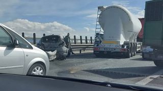 Accident rutier grav pe A1: trei mașini și o autoutilitară au fost implicate