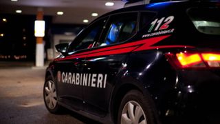 Un român a profitat de Paștele Catolic pentru a fura din mașinile italienilor. Credea că nimeni nu va monitoriza autoturismele în timpul nopții