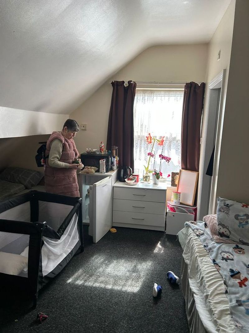 Povestea unei românce din Birmingham sărbătorește Paștele cu familia într-o casă minusculă: „E un coșmar”