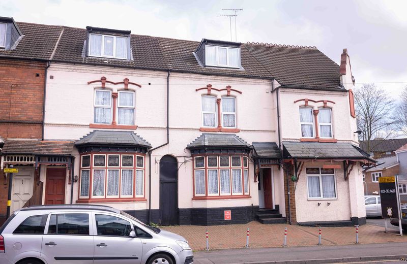 Povestea unei românce din Birmingham sărbătorește Paștele cu familia într-o casă minusculă: „E un coșmar”