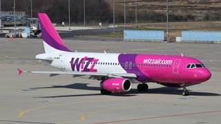 Haos pe aeroportul Otopeni! Zeci de pasageri nu au mai avut loc în avion: „Mi-am luat oul să ciocnesc în avion și n-am apucat să urc”